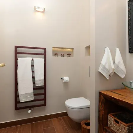 Venus - Italian Stylish * Budapesta