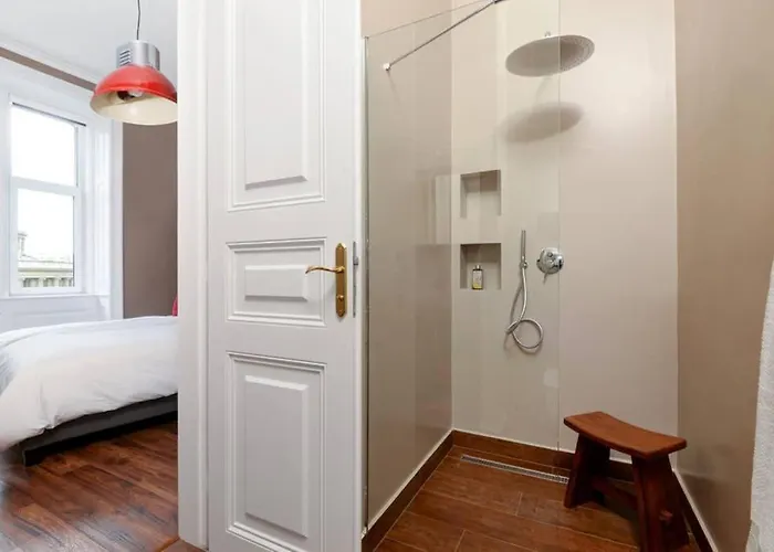 Venus - Italian Stylish