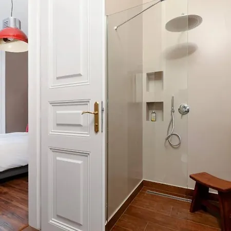 Venus - Italian Stylish